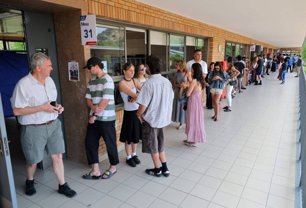 Chileans Vote in Election Dominated by Crime and Migration