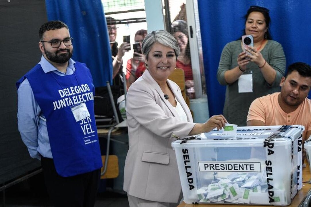 Chilean Election Data Shows Jeannette Jara's Slim Lead Over José Antonio Kast