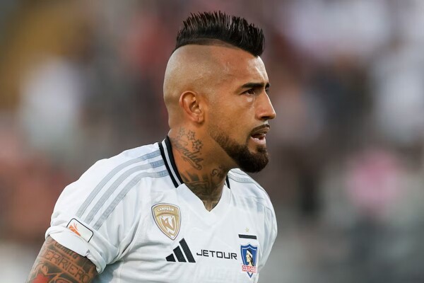 Arturo Vidal Praises Felipe Loyola in His Streams