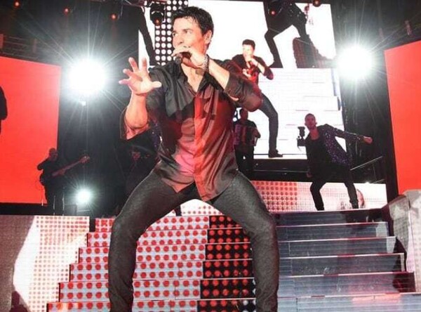 Chayanne Inspires Halloween Decorations in Rancagua