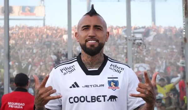 Vidal Proclaims Himself the Best Midfielder in History