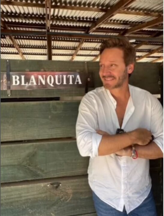 Benjamín Vicuña returns to Chile with his children