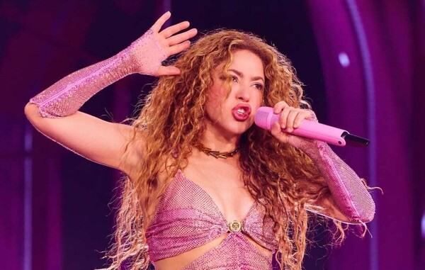 Shakira Addresses Fans in Santiago After Concert Delay
