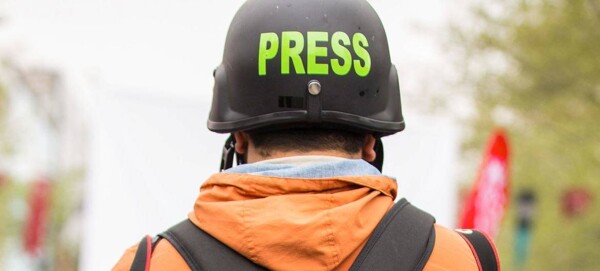 Журналисты, освещающие проблемы окружающей среды, сталкиваются с растущими рисками по всему миру